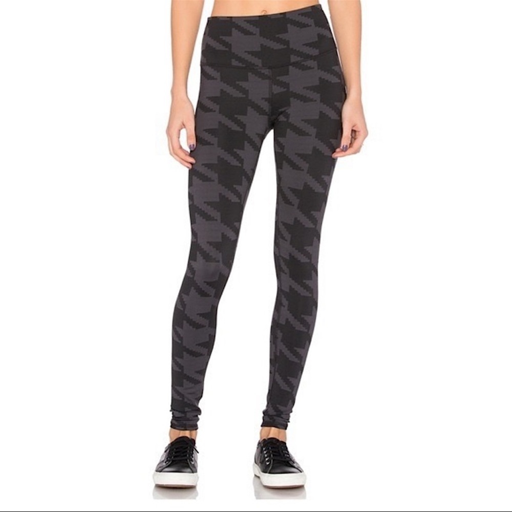 Alo Yoga Black & Grey Houndstooth Airbrush Leggings | Size M